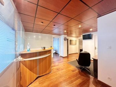 Bureau - 92 m² - 4 pièces