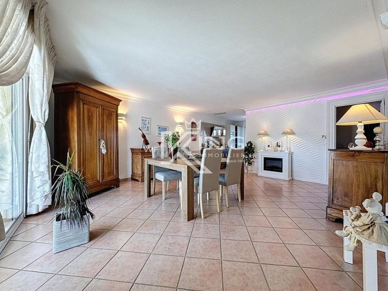 Appartement - 97 m² - 4 pièces