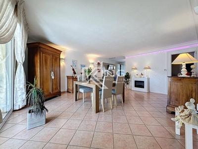 Appartement - 97 m² - 4 pièces