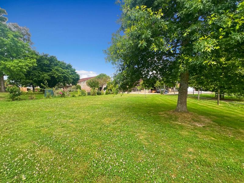 Maison - 372 m² - 11 pièces