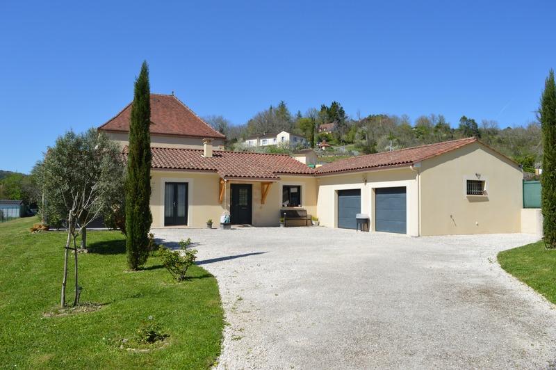 Maison - 153 m² - 9 pièces