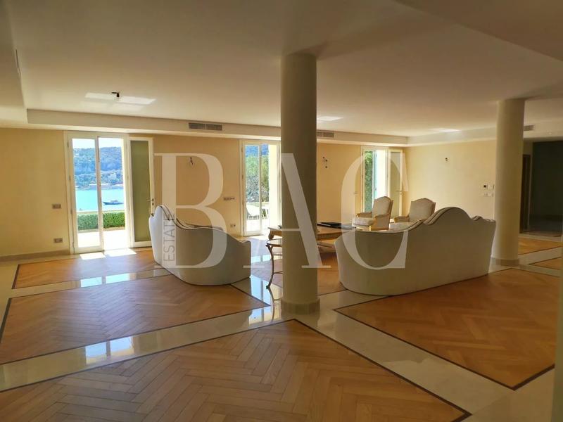 Villa - 760 m² - 16 pièces