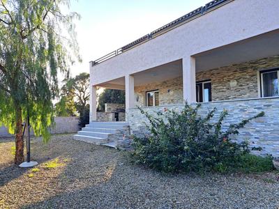 Maison - 250 m² - 9 pièces