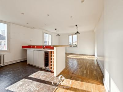 Appartement - 122 m² - 5 pièces