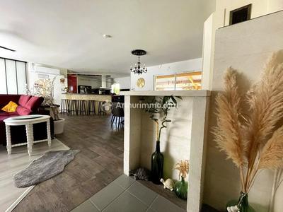 Maison - 149 m² - 9 pièces