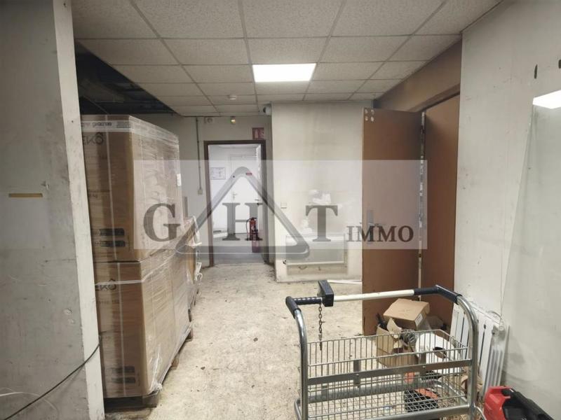 Entrepôt - 1 240 m²