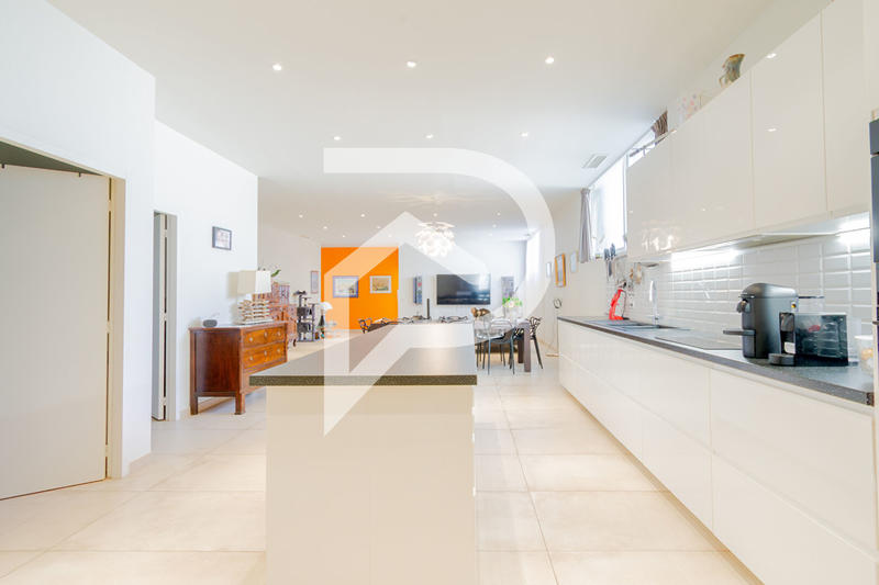 Appartement - 166 m² - 5 pièces