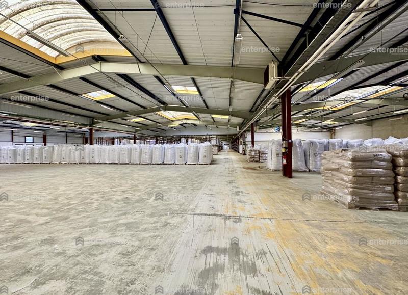 Entrepôt - 7 400 m²