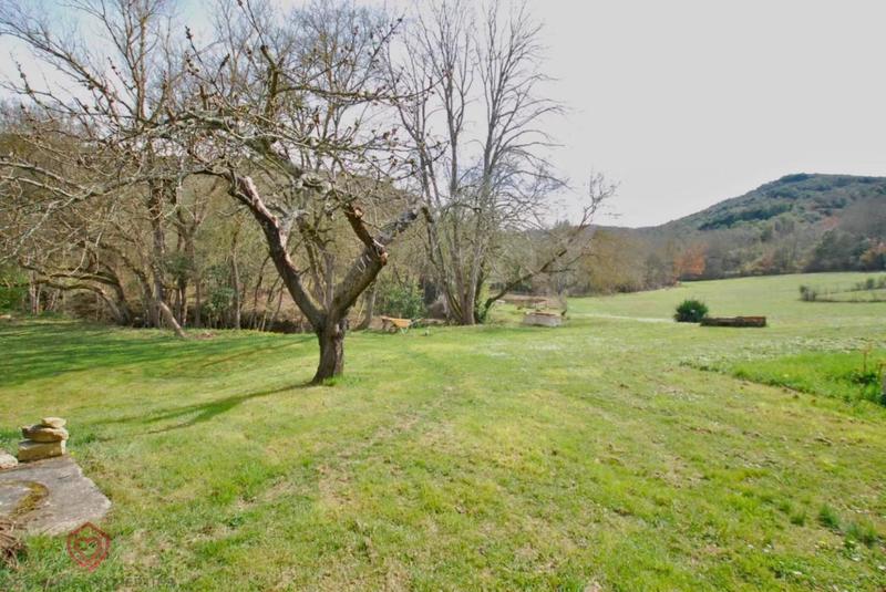 Propriété - 251 m² - 6 pièces