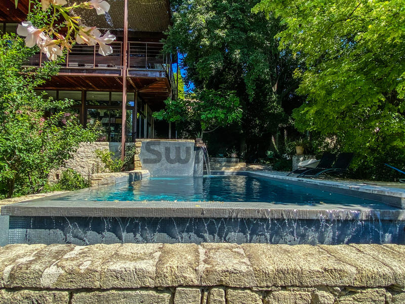 Propriété - 300 m² - 8 pièces