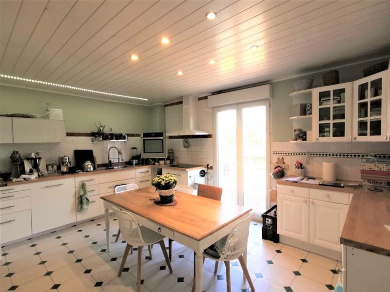 Villa - 219 m² - 10 pièces