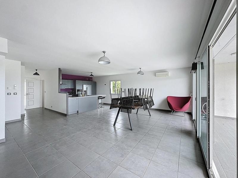 Maison - 204 m² - 7 pièces