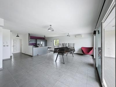 Maison - 204 m² - 7 pièces