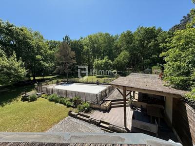 Maison - 281 m² - 12 pièces