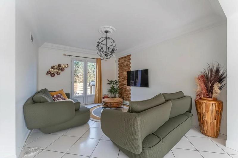 Maison - 232 m² - 8 pièces