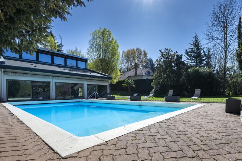 Maison - 753 m² - 15 pièces