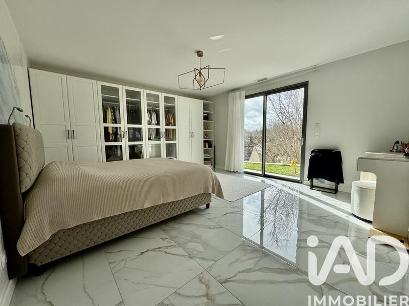 Maison - 187 m² - 7 pièces