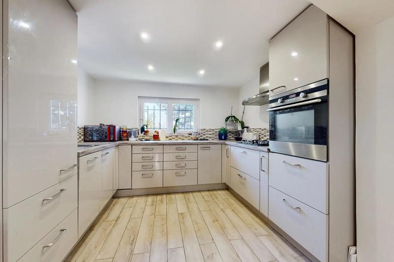 Maison - 170 m² - 8 pièces