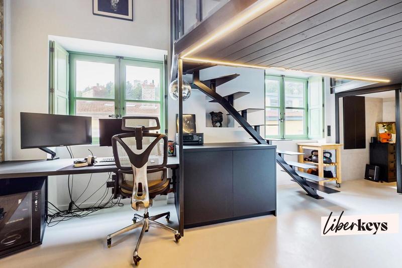 Loft - 100 m² - 3 pièces