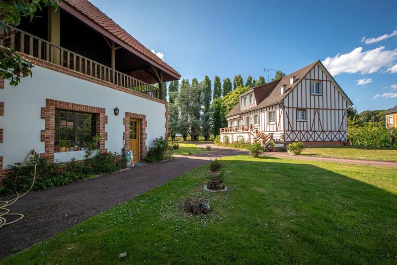 Propriété - 338 m² - 11 pièces