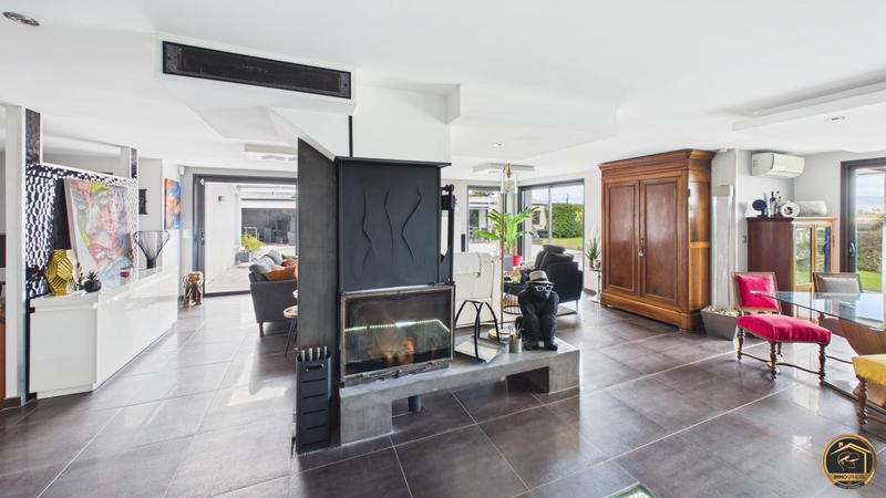 Maison contemporaine - 251 m² - 8 pièces