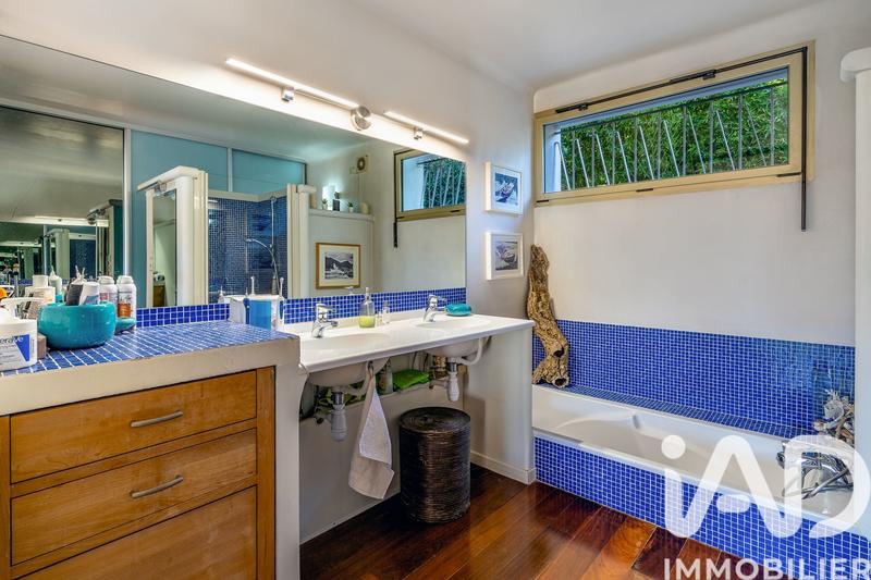 Maison - 234 m² - 7 pièces