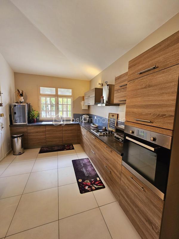 Propriété - 211 m² - 7 pièces