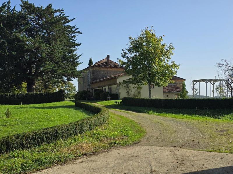 Maison - 290 m² - 8 pièces