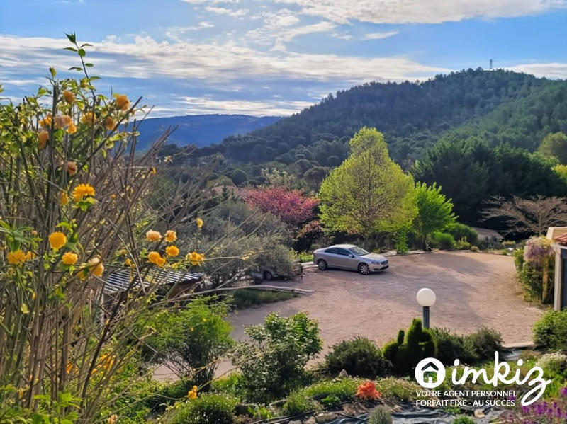 Maison - 307 m² - 15 pièces