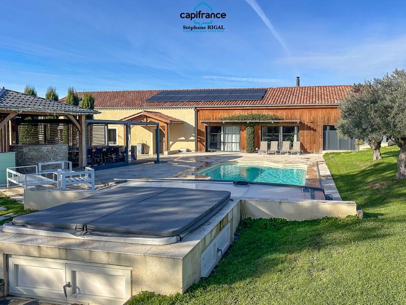 Propriété - 229 m² - 7 pièces