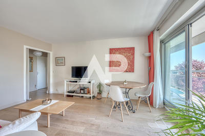 Appartement - 102 m² - 6 pièces