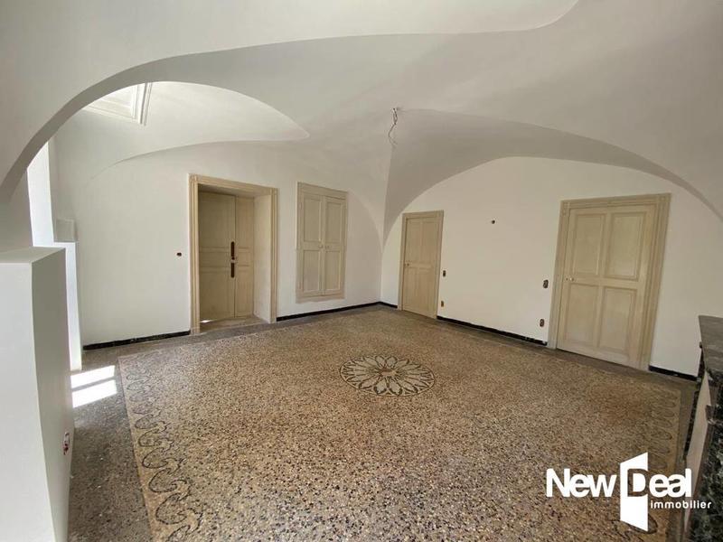 Maison - 527 m² - 15 pièces