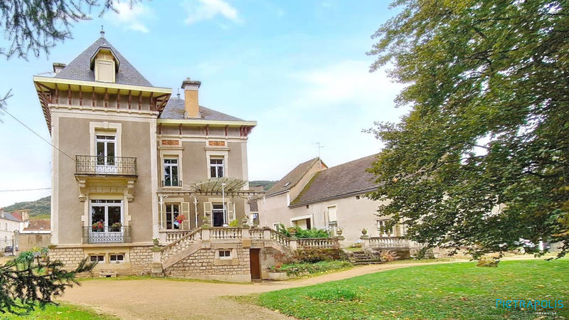 Maison - 342 m² - 12 pièces