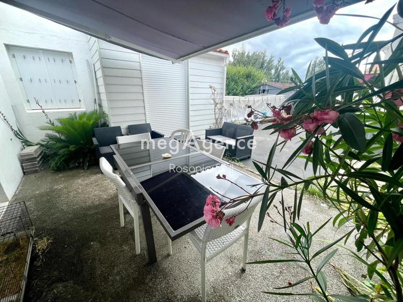 Maison - 234 m² - 8 pièces