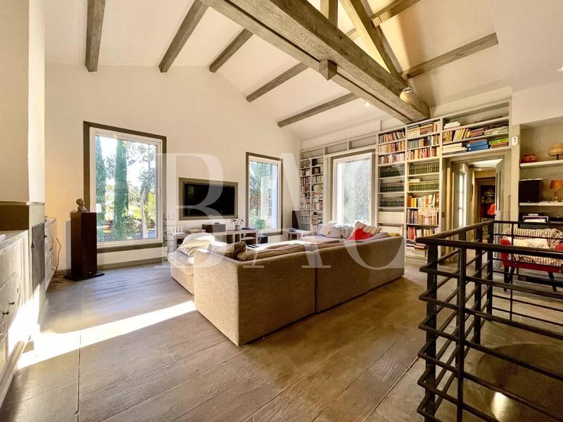 Villa - 273 m² - 12 pièces