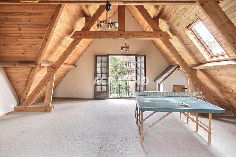 Maison - 222 m² - 7 pièces