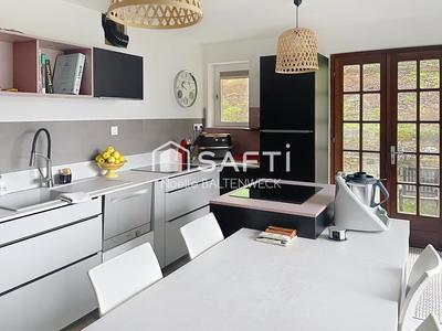 Maison - 90 m² - 5 pièces