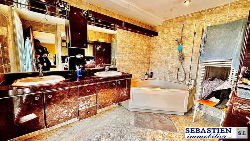 Maison - 429 m² - 14 pièces