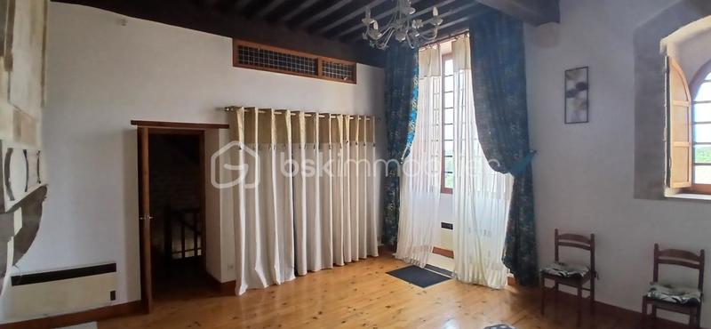 Château - 120 m² - 4 pièces