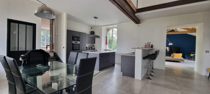 Maison - 800 m² - 11 pièces