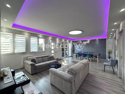 Maison - 180 m² - 9 pièces