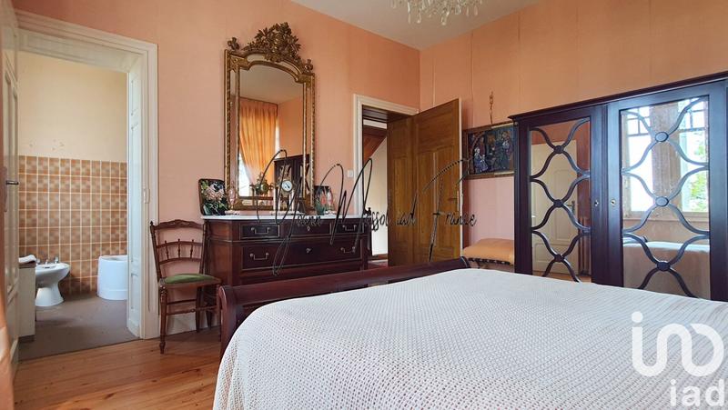 Maison - 233 m² - 9 pièces