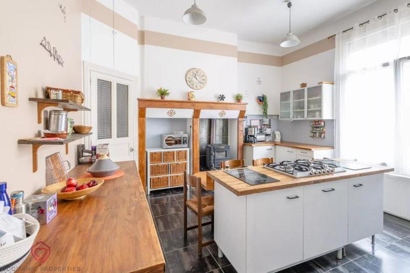 Maison de maîtres - 530 m² - 19 pièces