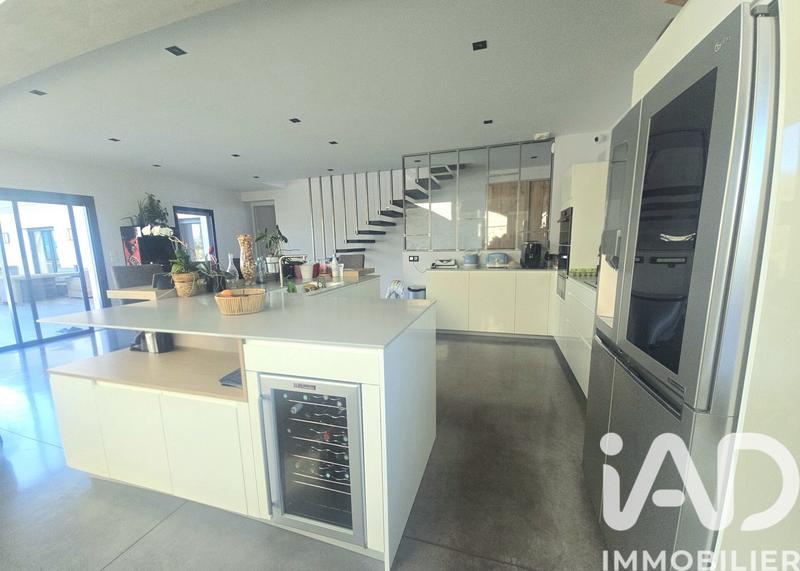 Maison - 244 m² - 6 pièces