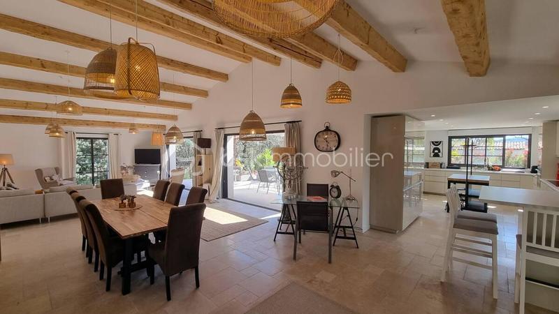 Villa - 300 m² - 7 pièces