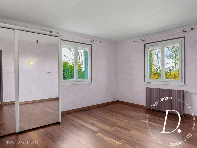 Maison - 274 m² - 9 pièces