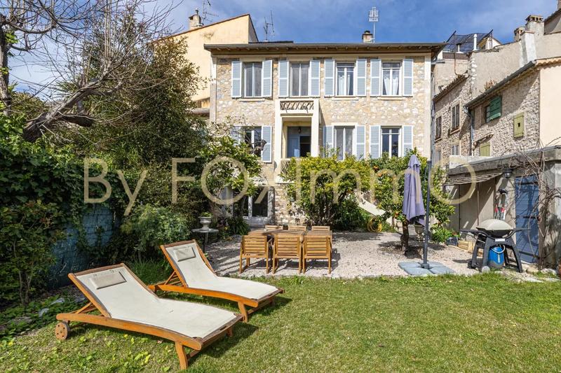 Maison de ville - 230 m² - 9 pièces