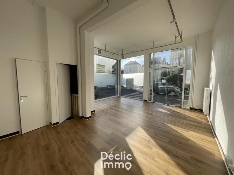 Local d'activité / Entrepôt - 74 m² - 2 pièces