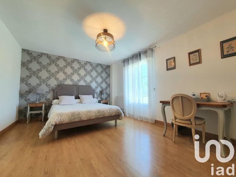 Maison - 218 m² - 8 pièces