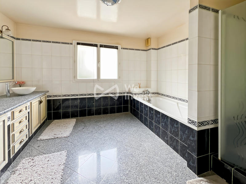 Maison - 180 m² - 6 pièces